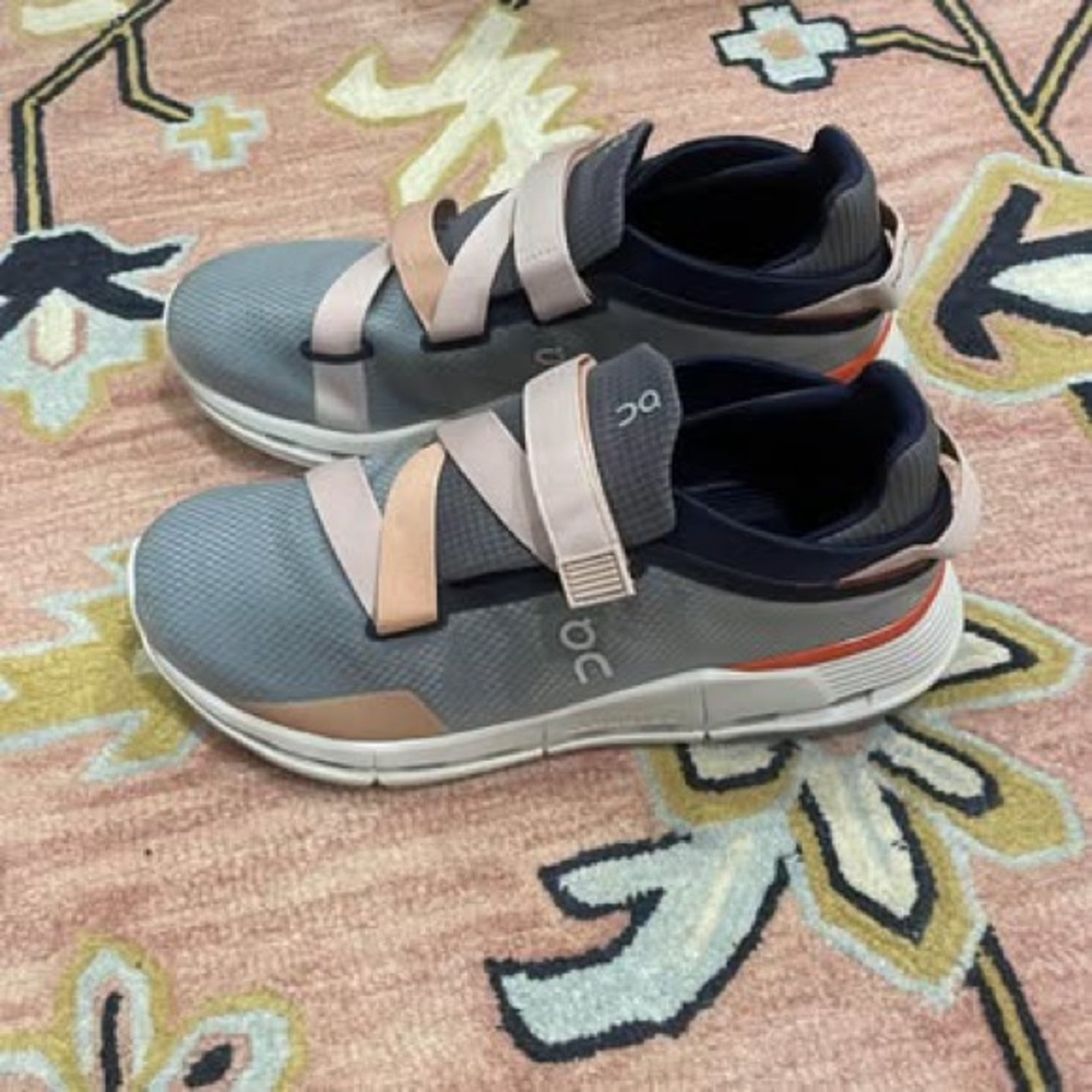 On CloudNova Wrap Sneakers Womens W 10  Swiss Engineering Running Comfort